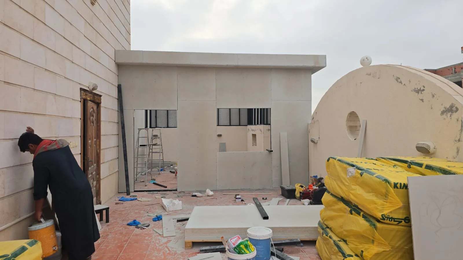 مقاول بناء ملاحق خارجية حديثة في الرياض 