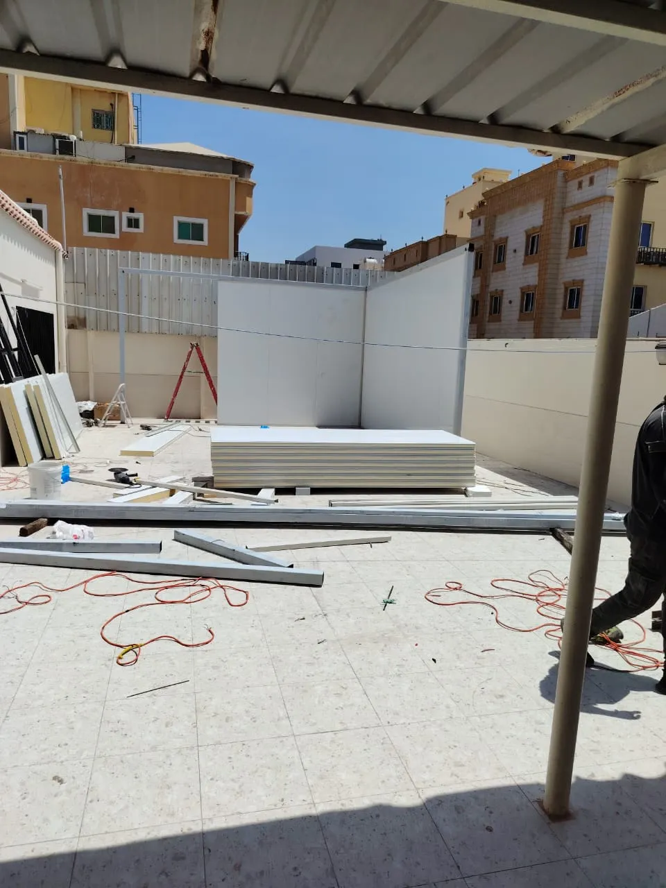 مقاول ملاحق ساندويتش بانل في حي الخرج