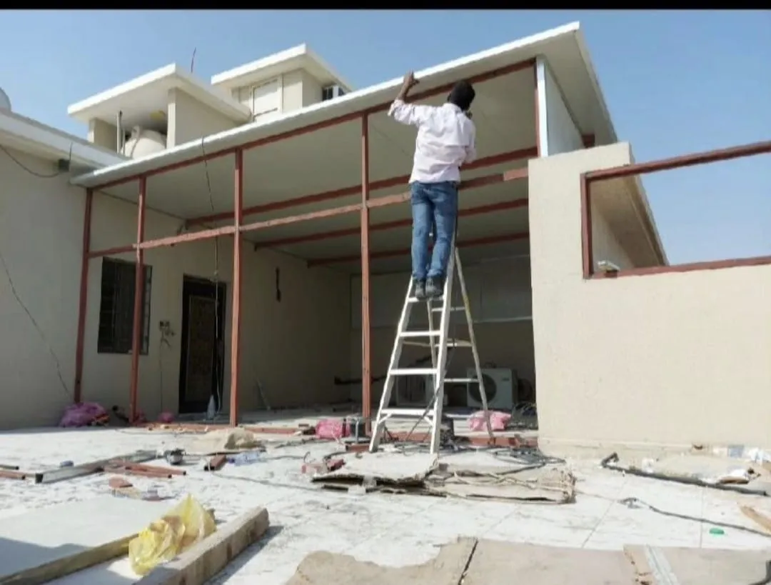 أفضل تركيب ملاحق ساندويتش بانل وأسمنت بورد في شمال الرياض