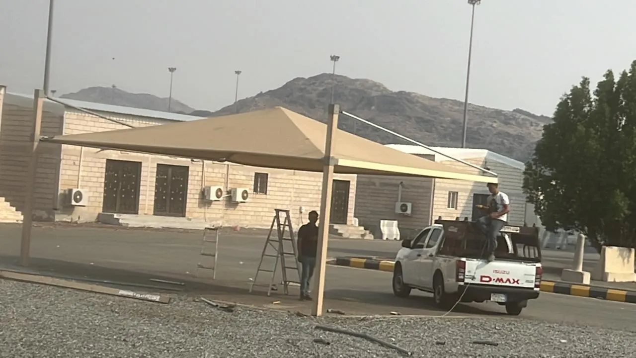 مظلات سيارات معلقة عصريه بالرياض وشمالها وجميع مناطق المملكة