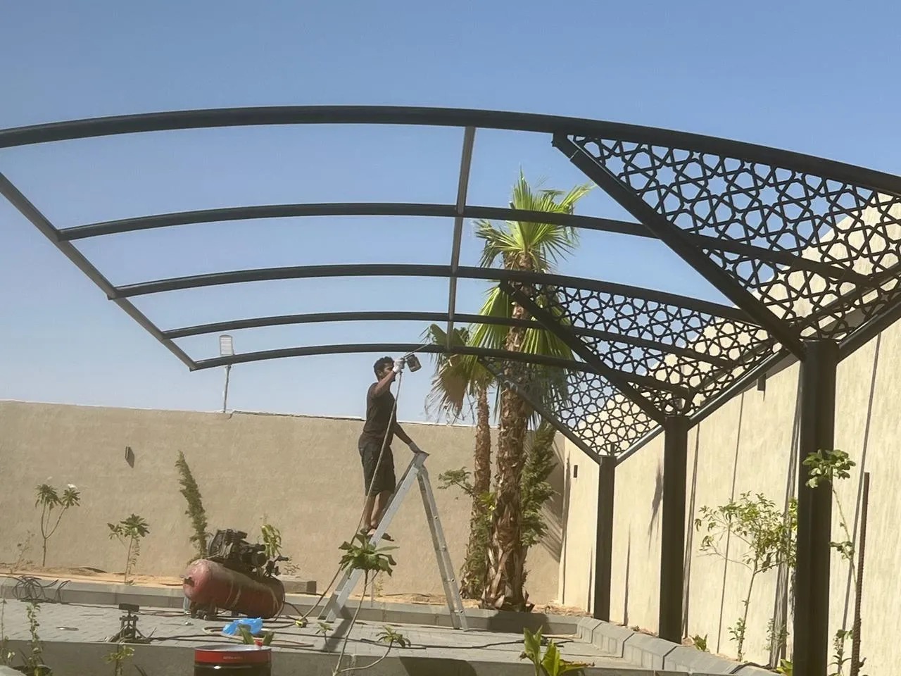 مظلات سيارات معلقة عصريه بالرياض وشمالها وجميع مناطق المملكة