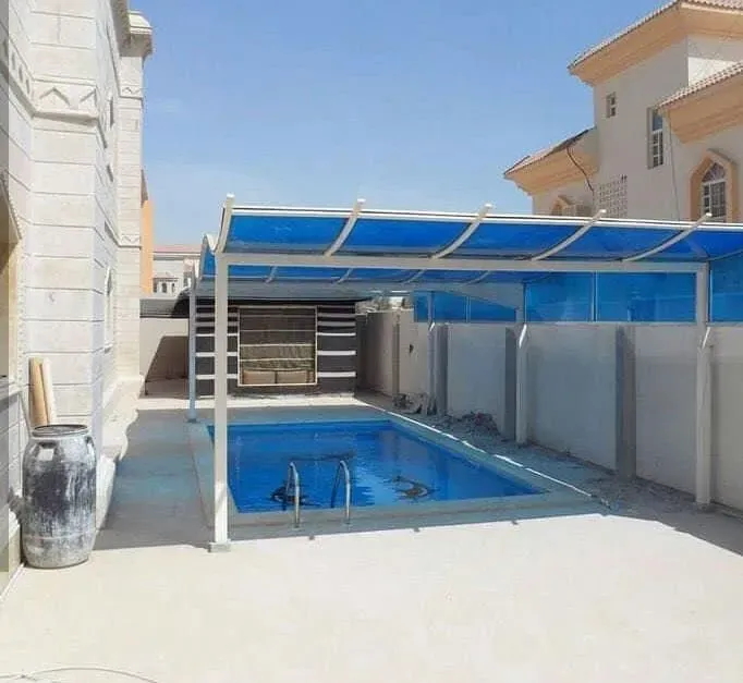 تركيب مظلات المسابح المتحركة في شمال الرياض