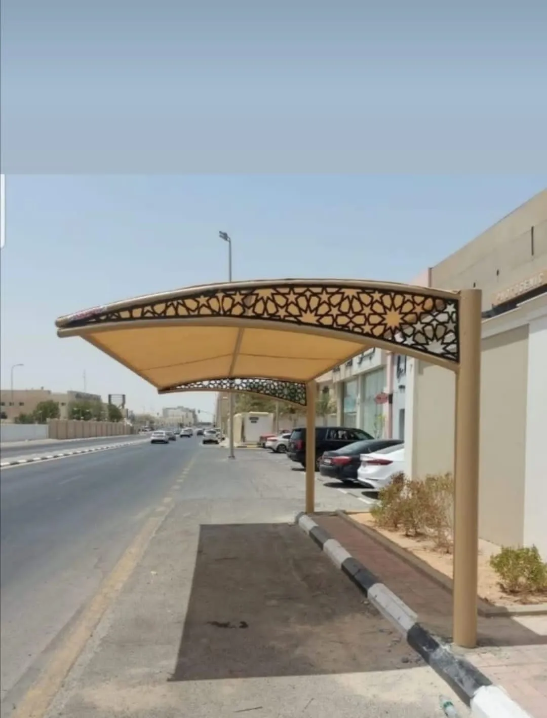 تركيب مظلات سيارات حديثة في حي الروضه