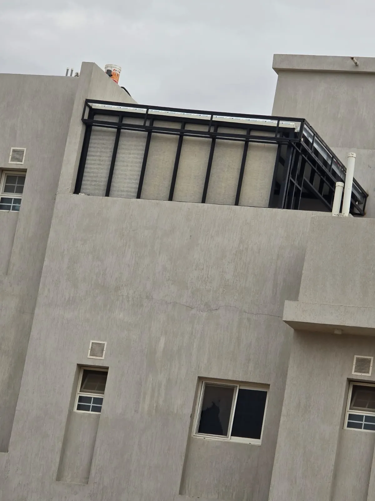 مقاول بناء ملاحق خارجية حديثة في الرياض 