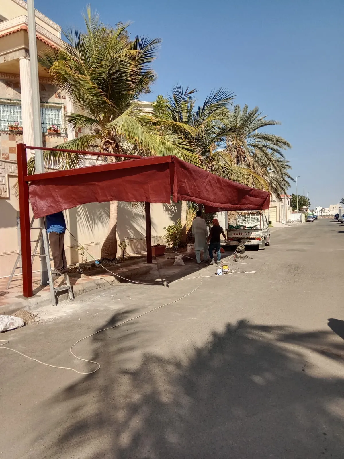 بيع المظلات القماشية في حي النسيم