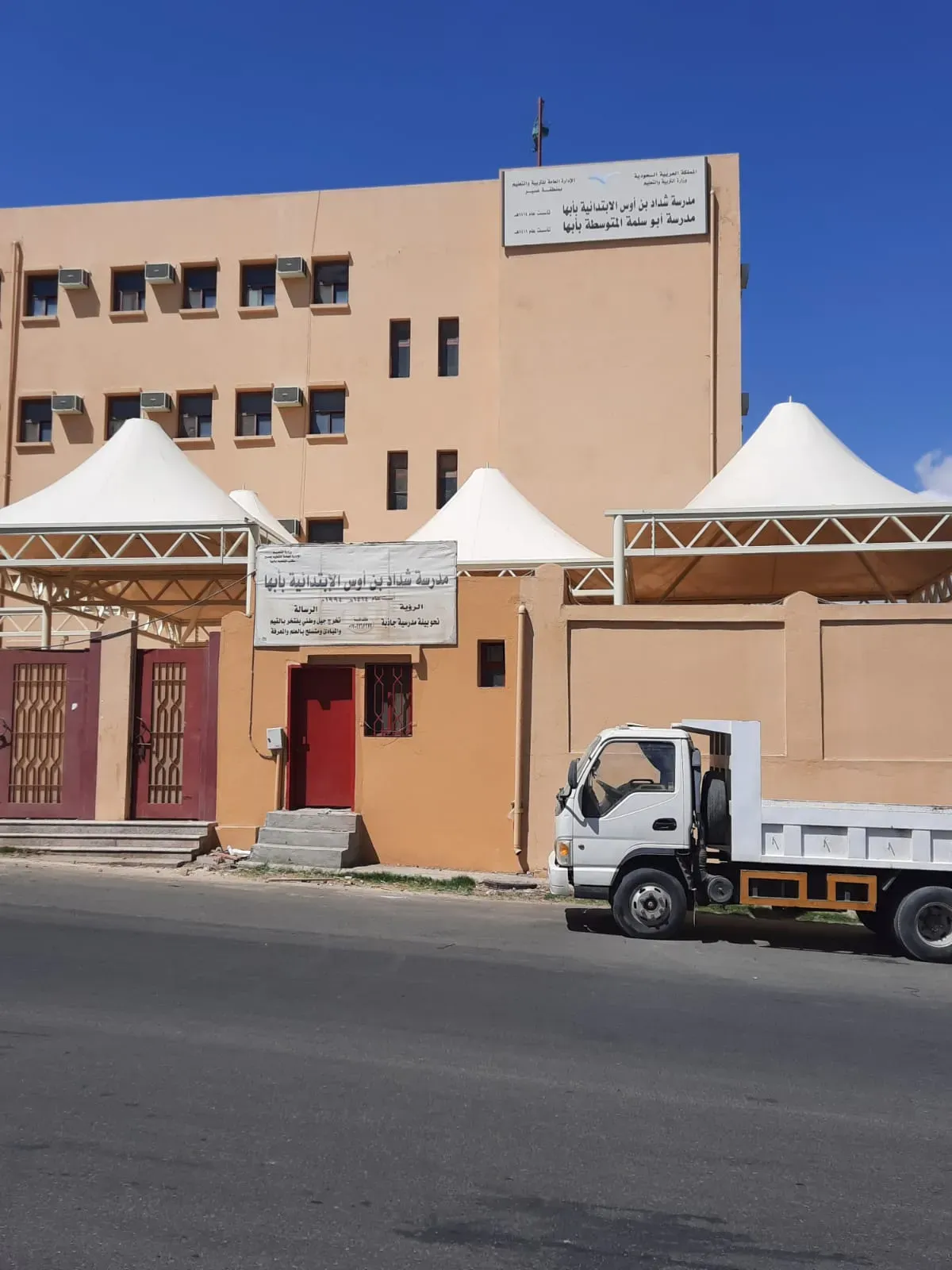 احدث تركيب مظلات هرمية في شمال الرياض 