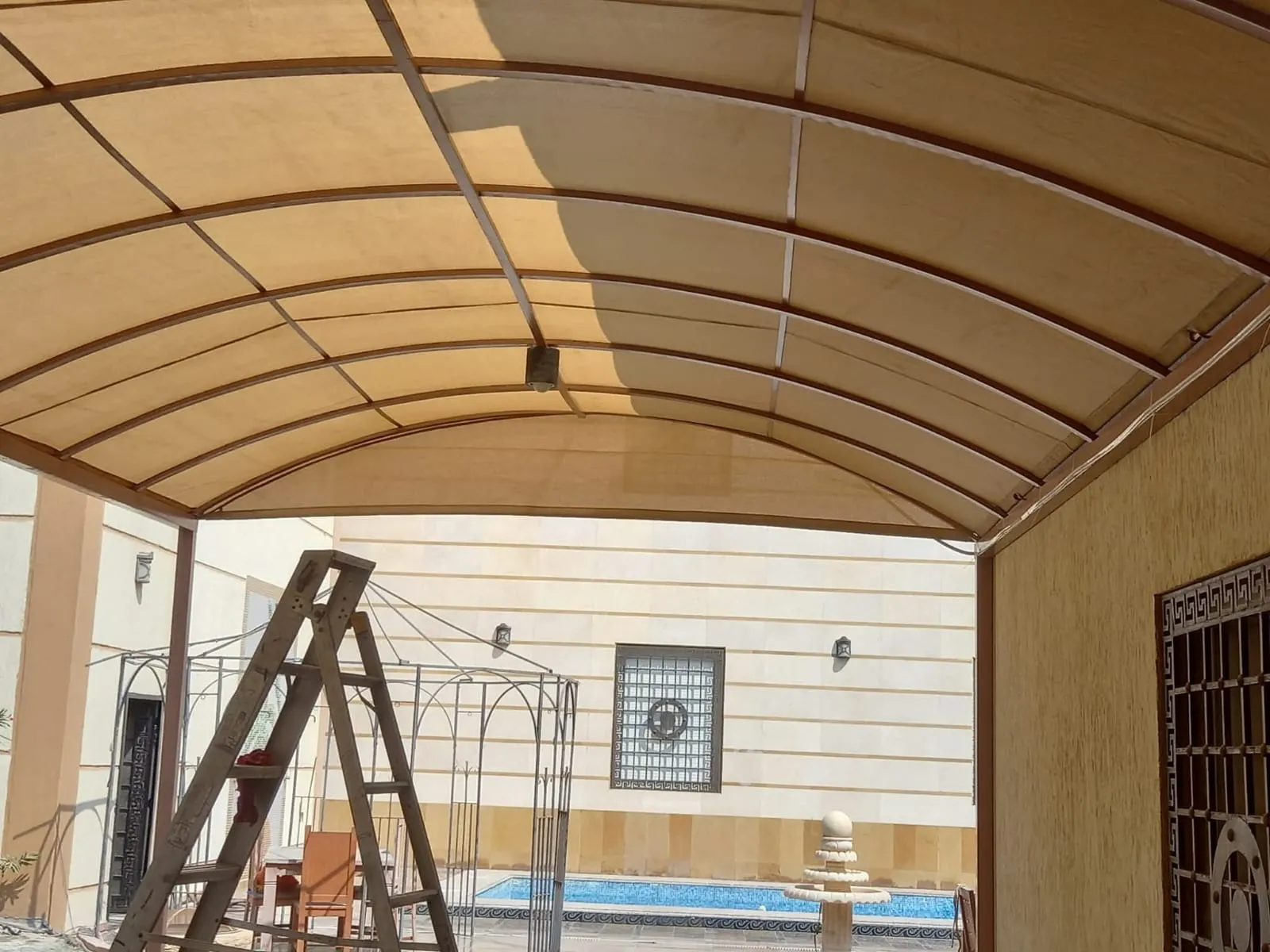 مظلات وسواتر حي النخيل بشمال الرياض 