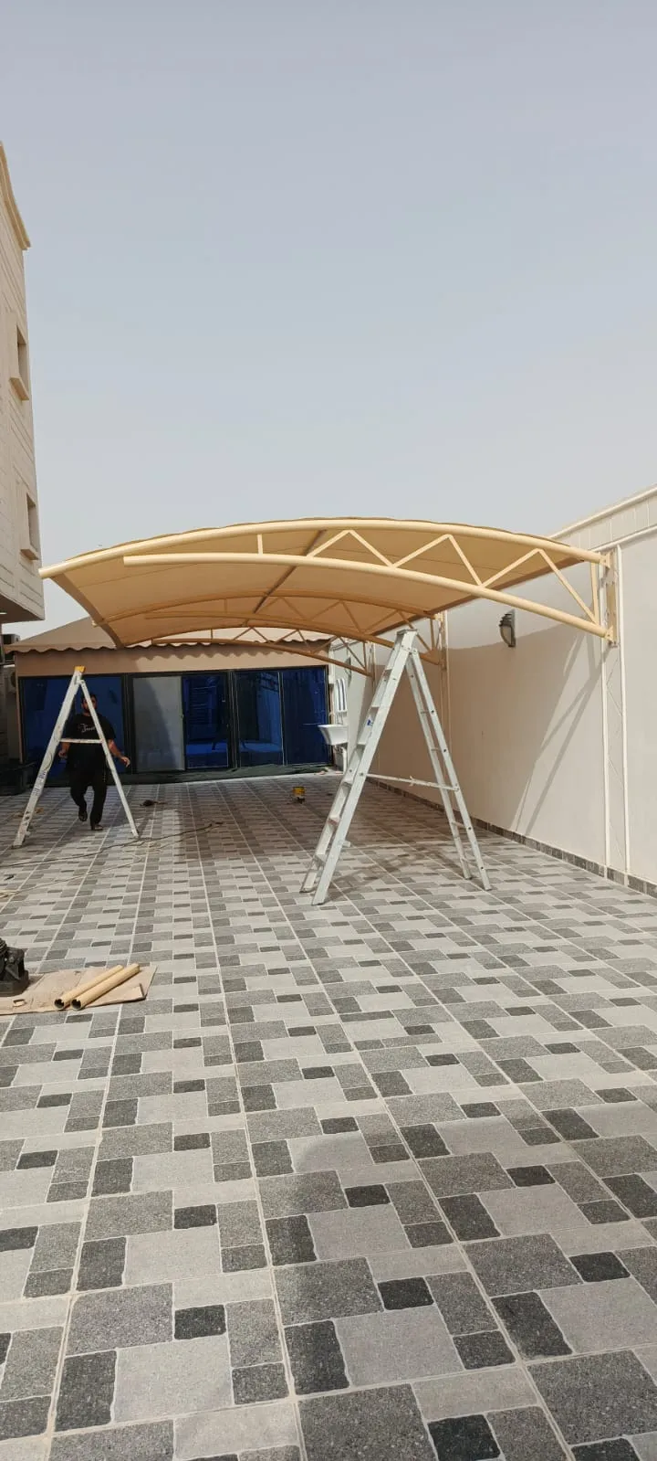 مظلات وسواتر حي النخيل بشمال الرياض 