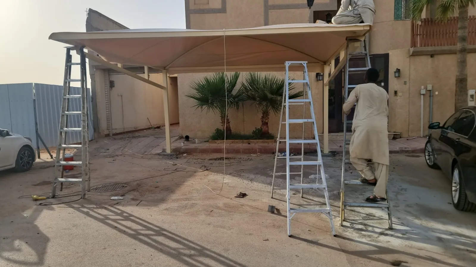 مظلات وسواتر حي النخيل بشمال الرياض 