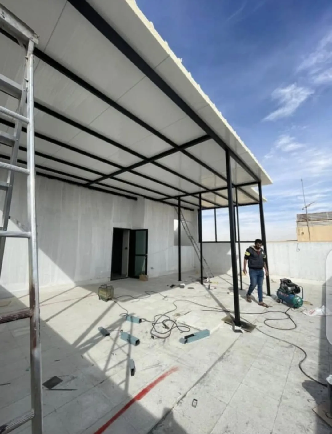 مقاول ملاحق ساندويتش بانل في حي الخرج