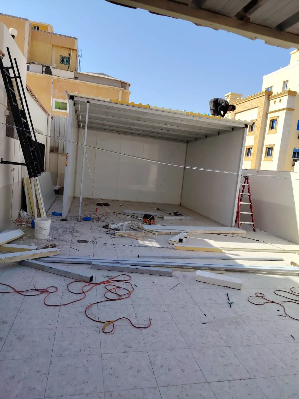 مقاول ملاحق ساندويتش بانل في حي الخرج