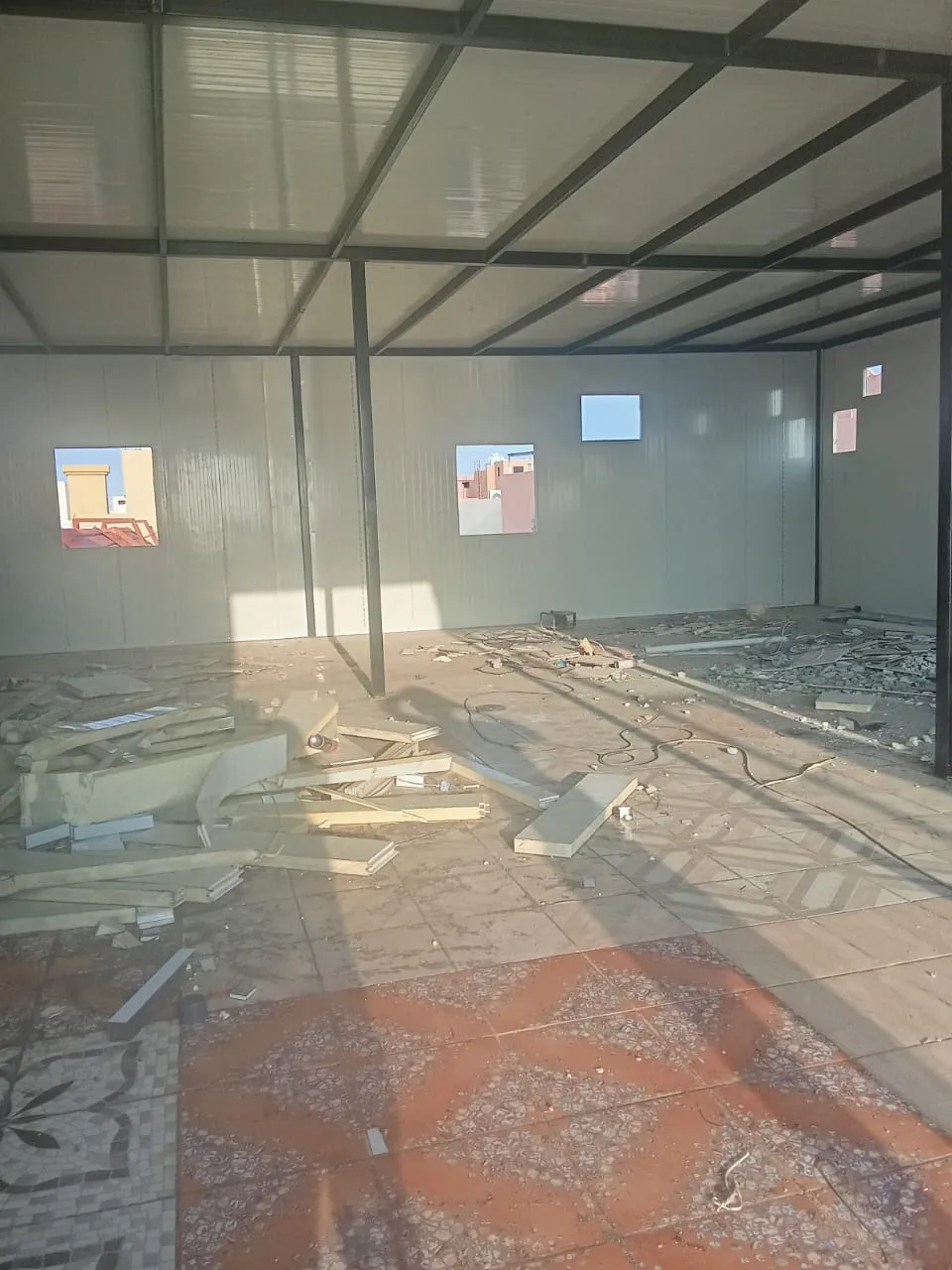 مقاول ملاحق ساندويتش بانل في حي الخرج