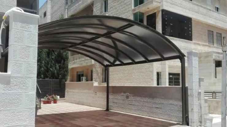 مظلات لكسان في شمال الرياض