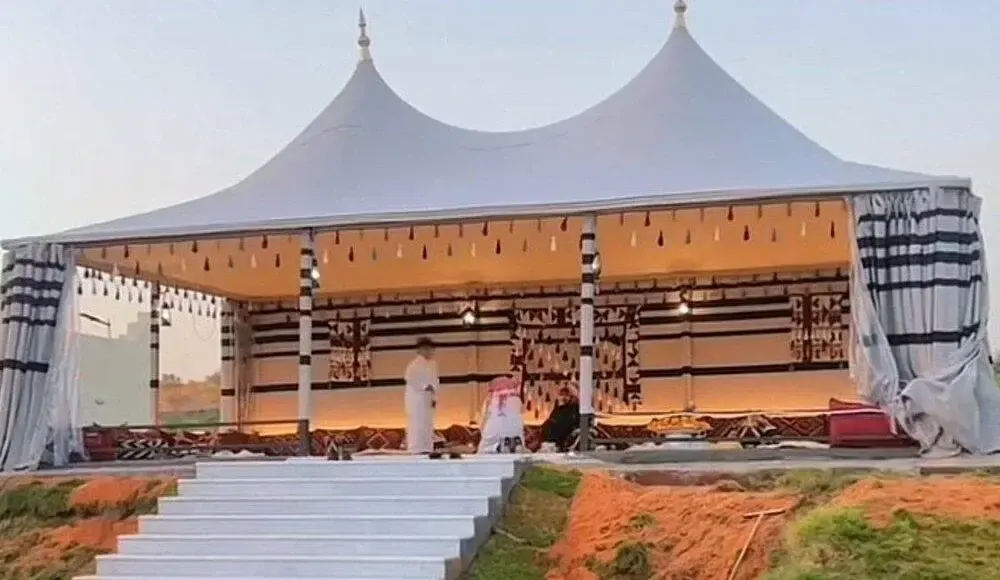 خيام وبيوت شعر ملكية بتصاميم عصرية حي المعذر بالرياض 