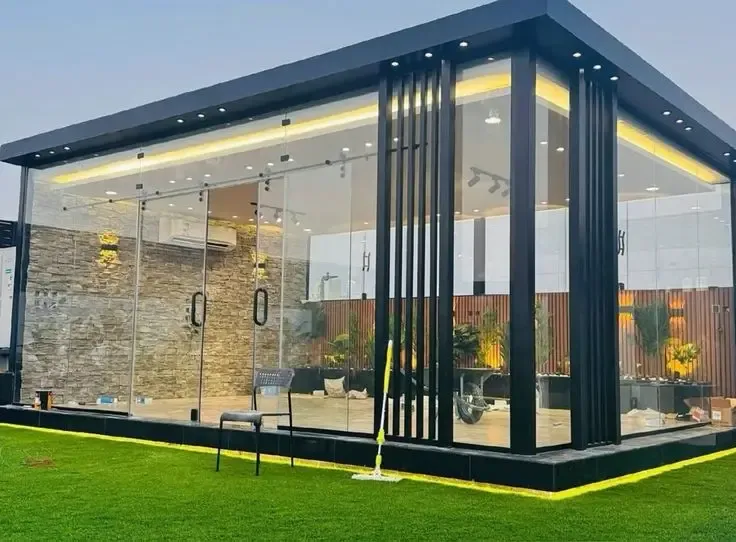 مجالس  زجاجية وجلسات الأسطح في شمال الرياض 