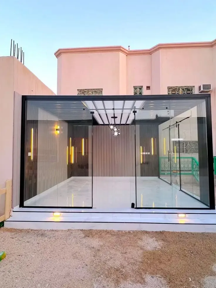 مجالس  زجاجية وجلسات الأسطح في شمال الرياض 
