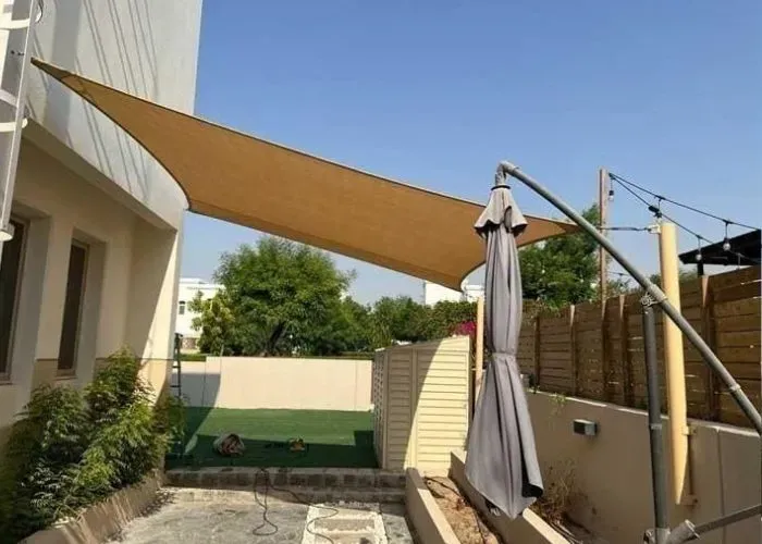 تركيب مظلات شد إنشائي – تصميمات عصرية ومتينة حسب الطلب