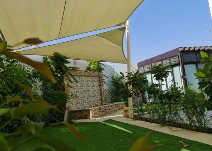 تركيب مظلات شد إنشائي – تصميمات عصرية ومتينة حسب الطلب