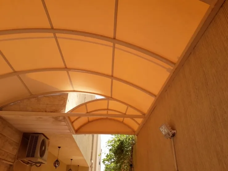 مظلات سحب يدوي ومظلات خزانات بالرياض :حلول تظليل عملية 